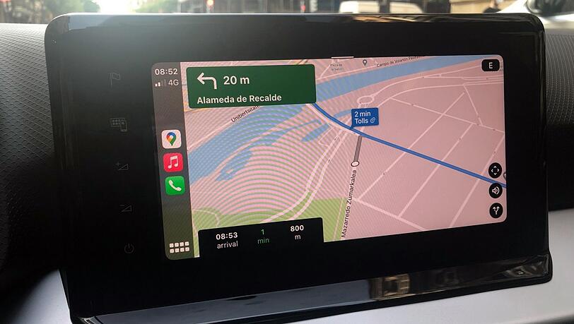 Die Bedienung des Navigationssystems bedarf durchaus einiger Übung. Die Bedienung des Navigationssystems bedarf durchaus einiger Übung.