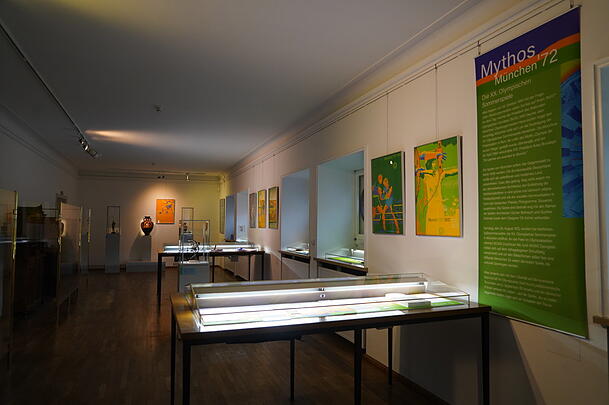 Der Blick in den Ausstellungsraum im Obergeschoss. Der Blick in den Ausstellungsraum im Obergeschoss.