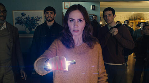 TV-Wettersprecherin Margaret (Emily Blunt, Mitte) verf&uuml;gt pl&ouml;tzlich &uuml;ber unheimliche F&auml;higkeiten.