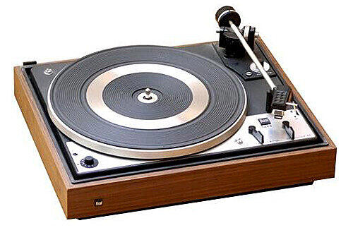 Nostalgie pur: dieser Original-Plattenspieler von Dual