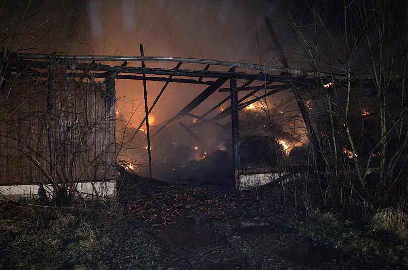 Am Donnerstagaben brannte eine Scheune komplett nieder. Die Bilder!