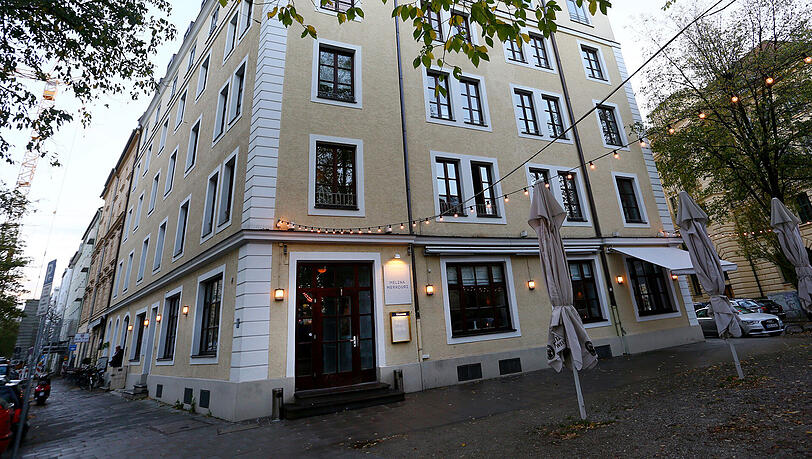 Die Taverna Melina Merkouri von außen. Hier sitzt sich's im Sommer sicher auch nicht schlecht. Die Taverna Melina Merkouri von außen. Hier sitzt sich's im Sommer sicher auch nicht schlecht.