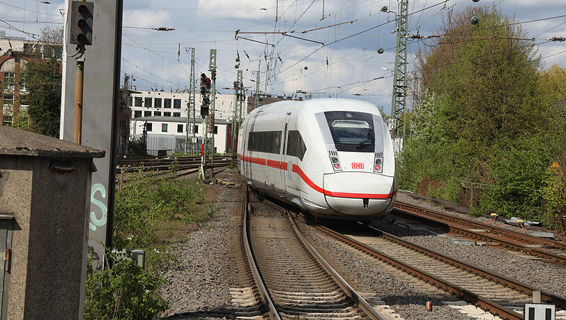Der Zug fährt ohne Umstieg von München direkt an die Nordsee. (Symbolbild)