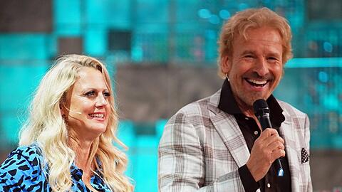 Barbara Schöneberger und Thomas Gottschalk stehen am kommenden Samstag nicht gemeinsam vor der Kamera.