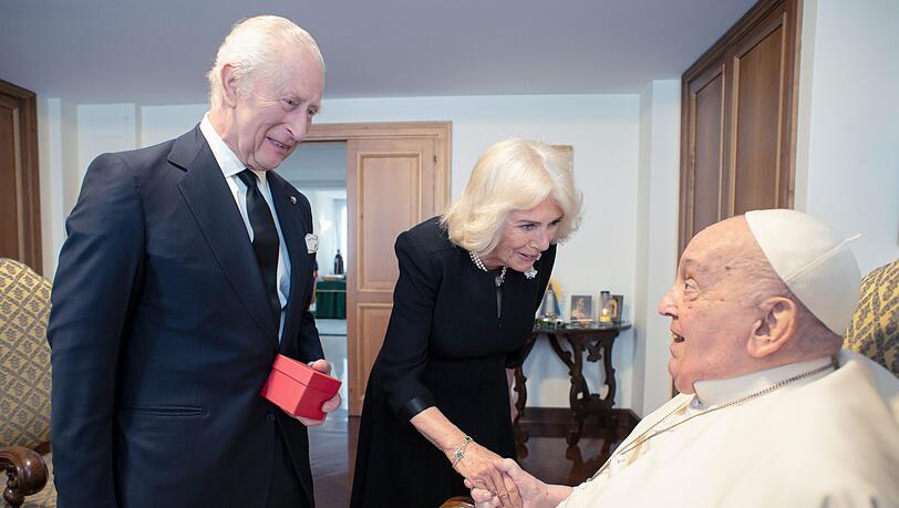 Der königliche Besuch im Vatikan war das erste offizielle Treffen des Papstes seit dessen Rückkehr.