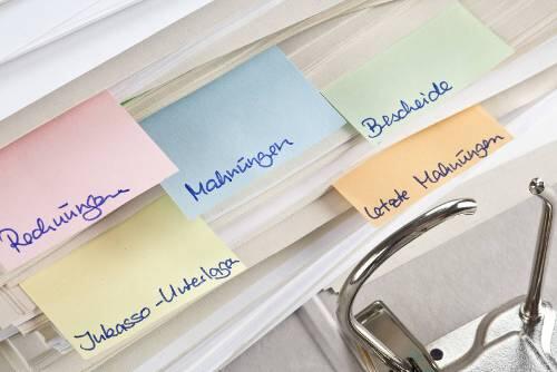 Rechnungen, Bescheide, Mahnungen, letzte Mahnungen &ndash; säuberlich sortiert: Die meisten Schuldner dürften weniger genau Buch führen.