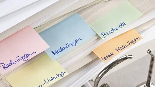 Rechnungen, Bescheide, Mahnungen, letzte Mahnungen &ndash; säuberlich sortiert: Die meisten Schuldner dürften weniger genau Buch führen.