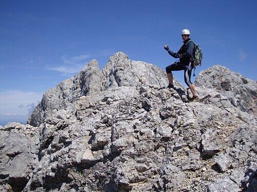 Die Gifpelmosher erklimmen hohe Berge um sie zu bemoshen, denn: &bdquo;Richtig gute Metalmusik ist gigantisch und mystisch &ndash; so wie auch die Berge sind.&ldquo; Die kuriosen Fotos von den Gipfelmoshern.