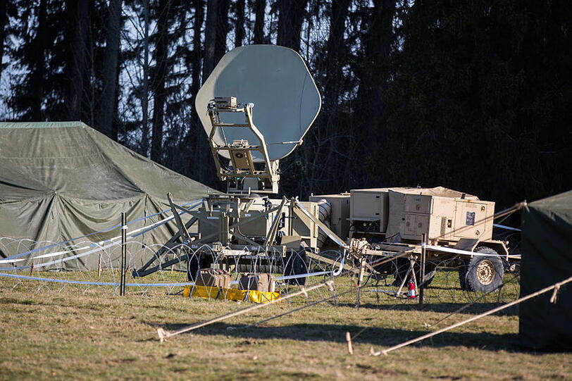 Kennt man normalerweise nur aus Hollywood-Streifen: Schwere Panzerwagen und Black Hawks der US Army. Derzeit üben die Soldaten Evakuierungen im Gebirge bei Traunstein. Hier gibt's die Fotos.