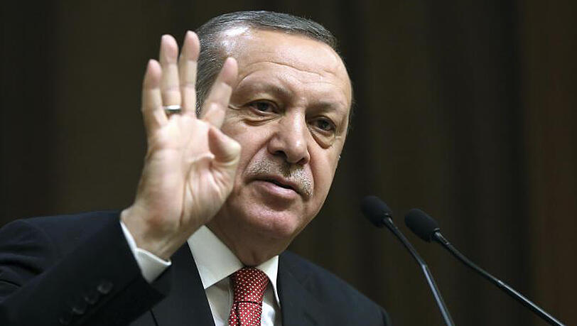 Die von Staatschef Recep Tayyip Erdogan seit langem angestrebte Verfassungsreform würde dem Präsidenten deutlich mehr Macht verleihen und das Parlament schwächen. Die von Staatschef Recep Tayyip Erdogan seit langem angestrebte Verfassungsreform würde dem Präsidenten deutlich mehr Macht verleihen und das Parlament schwächen.