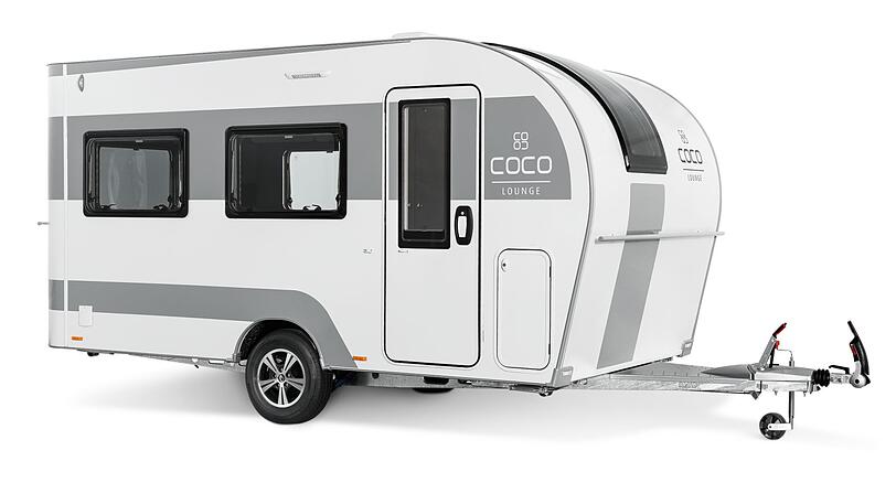 Der Dethleffs-Caravan Coco fällt wegen seiner gerundeten Bugpartie sofort positiv auf.