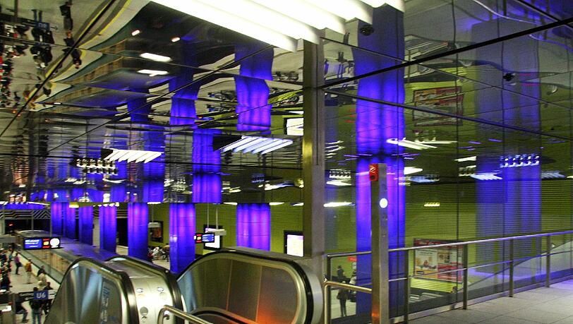 Kabelbrand an der Münchner Freiheit. Sperrung auf den U-Bahn-Linien 3 und 6. (Symbolbild) Kabelbrand an der Münchner Freiheit. Sperrung auf den U-Bahn-Linien 3 und 6. (Symbolbild)