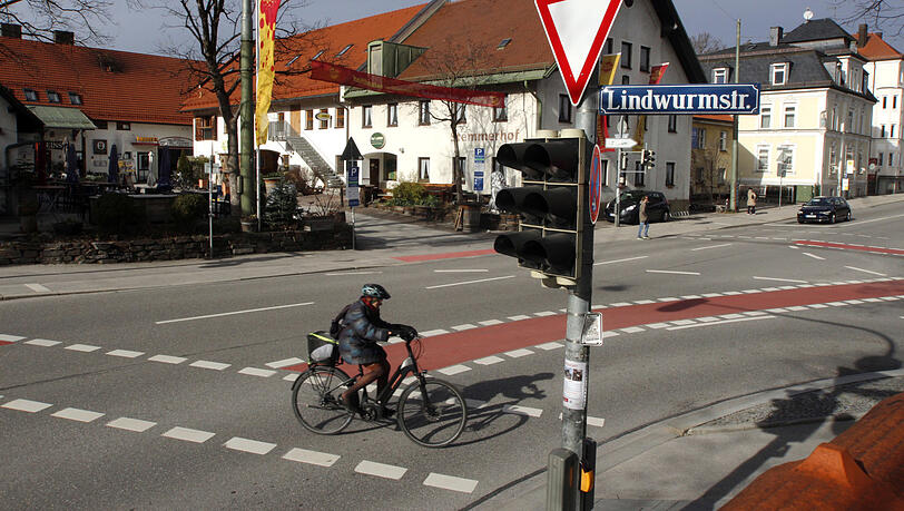 Die Lindwurmstraße in Sendling, Ecke Pfeuferstraße.