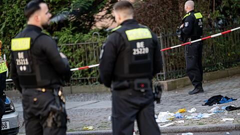 An der nahe gelegenen Schloßstraße schoss die Polizei auf den mutmaßlichen Angreifer.