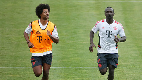 Serge Gnabry (l.) und Sadio Mané im Bayern-Training.