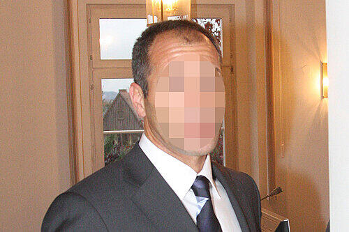 Für jahrelangen Folter-Sex mit seiner eigenen minderjährigen Tochter bekam dieser Elite-Polizist des Sonder-Einsatz-Kommandos Nürnberg ein erstaunlich mildes Urteil.