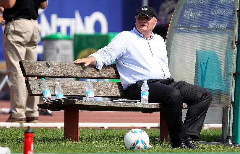 Bayern Training mit Spezial-Gast Uli Hoeneß: Die Bilder vom Gardasee