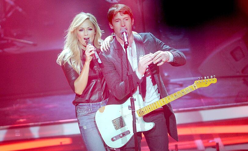 Der britische Sänger James Blunt und die Sängerin Helene Fischer treten bei der Verleihung des Musikpreises Echo auf.