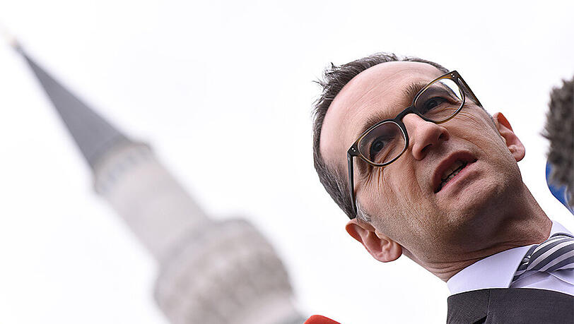 Bundesjustizminister Heiko Maas möchte ein neues Gesetz verabschieden, welches Islamisten bestrafen soll, die in Krisengebiete ausreisen wollen. Bundesjustizminister Heiko Maas möchte ein neues Gesetz verabschieden, welches Islamisten bestrafen soll, die in Krisengebiete ausreisen wollen.