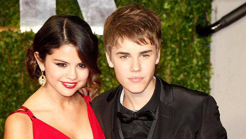 Selena Gomez und Justin Bieber singen in "Strong" gemeinsam über ihre komplizierte Beziehung. Selena Gomez und Justin Bieber singen in "Strong" gemeinsam über ihre komplizierte Beziehung.