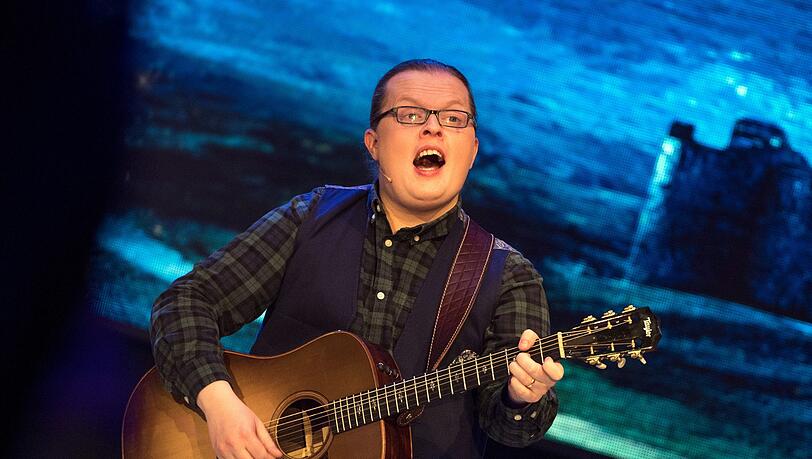 In dem Kostüm der Kakerlake steckte Sänger Angelo Kelly. Er hat "The Masked Singer" freiwillig verlassen. In dem Kostüm der Kakerlake steckte Sänger Angelo Kelly. Er hat "The Masked Singer" freiwillig verlassen.