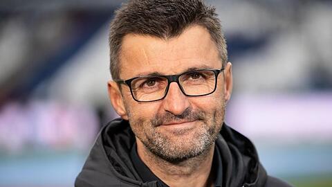 Nürnbergs Trainer Michael Köllner ist vor dem Spiel im Stadion. Foto: Swen Pförtner/Archiv
