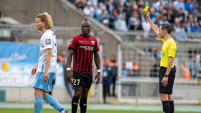 Schiedsrichter Benjamin Brand sorgte mit strittigen Entscheidungen für Unmut beim TSV 1860.