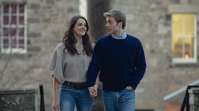 Meg Bellamy als Kate Middleton und Ed McVey als Prinz William in der sechsten Staffel "The Crown".
