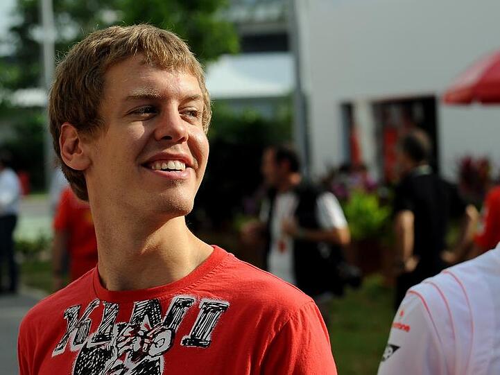 Rotzfrech: Sebastian Vettel überholte kurz vor der letzten Runde Hamilton - und hätte dem beinahe noch die Party vermasselt.