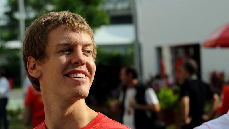 Rotzfrech: Sebastian Vettel überholte kurz vor der letzten Runde Hamilton - und hätte dem beinahe noch die Party vermasselt. Rotzfrech: Sebastian Vettel überholte kurz vor der letzten Runde Hamilton - und hätte dem beinahe noch die Party vermasselt.
