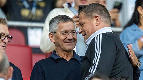 "Uli Hoeneß hat Max ja nicht kritisiert, sondern gesagt, er sei ein wenig
empfindlich": Präsident Hainer stärkt Eberl.