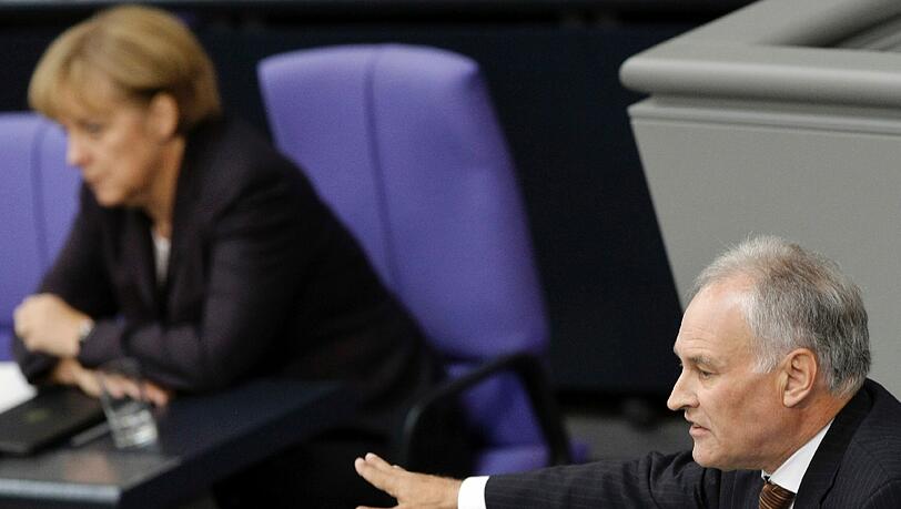 Breitseite gegen Kanzlerín Angela Merkel: CSU-Politiker Erwin Huber Breitseite gegen Kanzlerín Angela Merkel: CSU-Politiker Erwin Huber