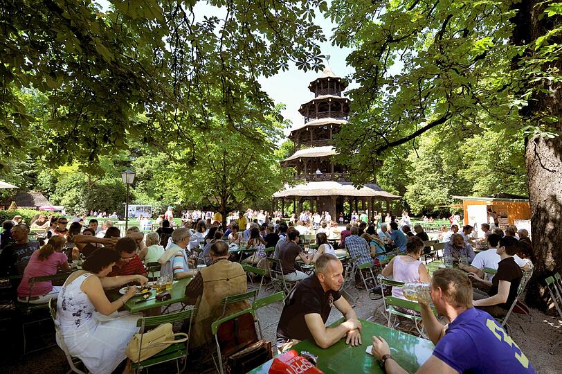 Biergarten, Eisbach, Isar, Gelateria - so genießt München die Hitzewelle.