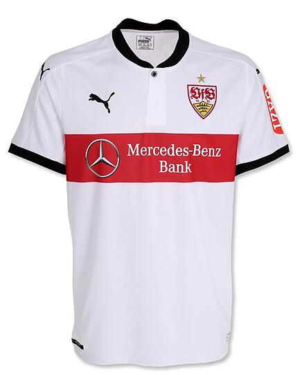 Platz 16: VFB STUTTGART: Wie gewohnt treten die Schwaben mit traditionellem roten, rundum durchgehenden Brustring an. Schwarze Akzente an Rundhalsausschnitt, Ärmelabschluss und Logos wirken traurig. Wo ist die Innovation? Die Knopfleiste und die Waffelstruktureinsätze über den Schultern sind zu altbacken.