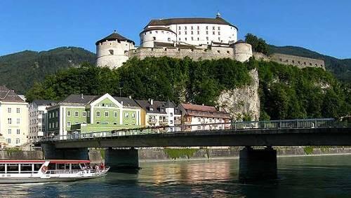 Kufsteins Wahrzeichen die Festung ist so berühmt wie das "Kufsteiner Lied". Kufsteins Wahrzeichen die Festung ist so berühmt wie das "Kufsteiner Lied".
