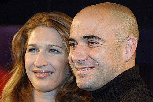 Das bekannteste Sportler-Liebespaar ist wohl dieses: Steffi Graf und Andre Agassi. Seit 2001 sind die beiden ehemaligen Tennis-Stars verheiratet.