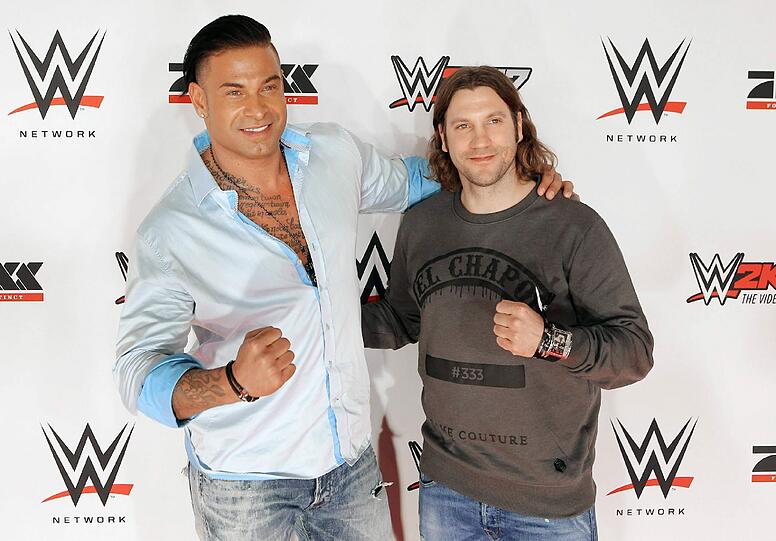 Tim Wiese (l.) und Torsten Frings vor dem Match auf dem roten Teppich.