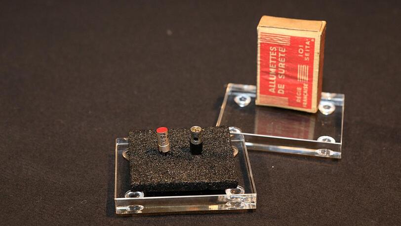 Lagerte jahrelang daheim in einer Streichholzschachtel: der erste Transistor aus den 50-Jahren.