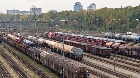 Die Sperrung hatte gro&szlig;e Auswirkungen auf den Zugverkehr. (Symbolbild)