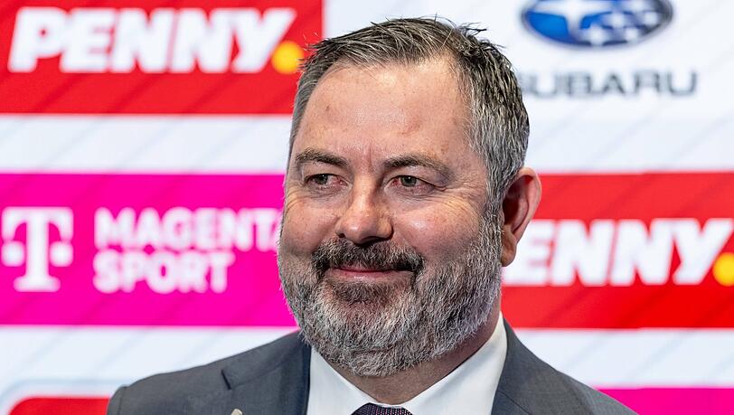 EHC-Manager Christian Winkler. EHC-Manager Christian Winkler.