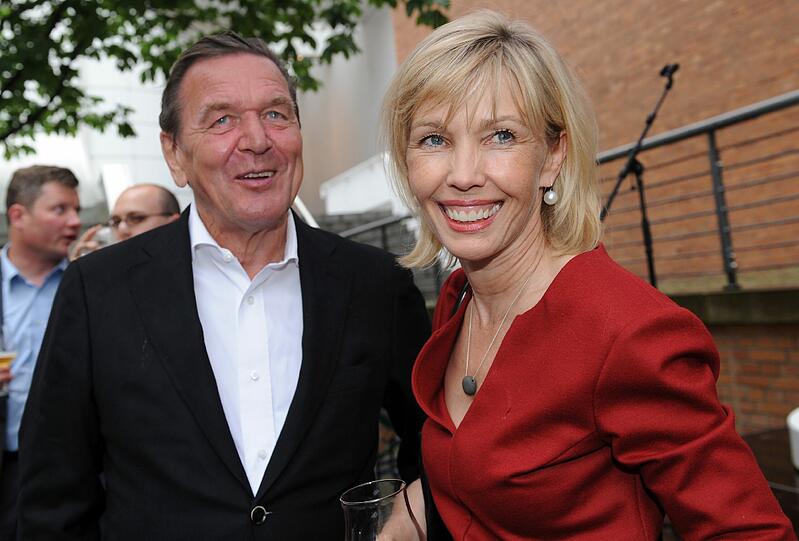 Ex-Kanzler Gerhard Schröder (70) trennen knapp 20 Jahre von seiner Frau Doris Schröder-Köpf (51)