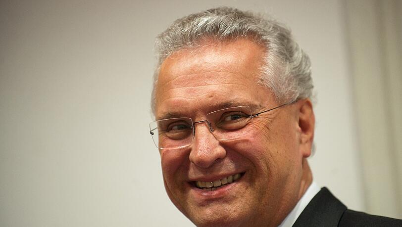 Nach dem schrecklichen Unfall fand Bayerns Innenminister Joachim Herrmann (CSU) ungewohnt deutliche Worte. (Archivbild) Nach dem schrecklichen Unfall fand Bayerns Innenminister Joachim Herrmann (CSU) ungewohnt deutliche Worte. (Archivbild)