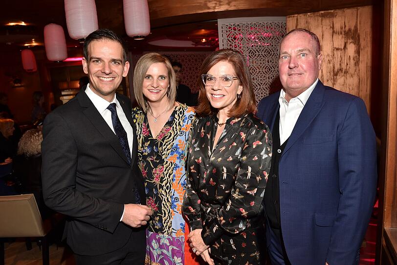 Hoteldirektor Dominik G. Reiner mit Frau Angela und  Amanda Hyndman (General Manager des Mandarin Oriental Hyde Park in London) mit Ehemann Bobby