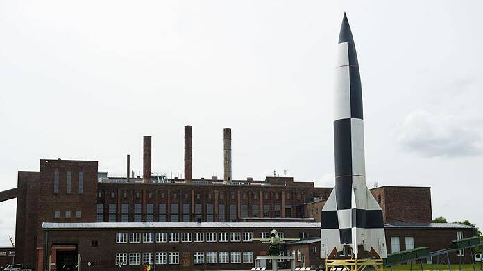 Die einstige Heeresversuchsanstalt Peenemünde - heute ein historisch-technisches Museum - mit einem Modell der V2.