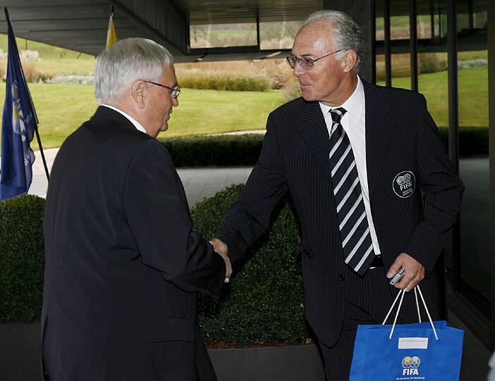 Gegen sie wird die Fifa-Ethikkommission 2016 wohl ermitteln: Theo Zwanziger und Franz Beckenbauer.
