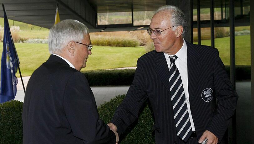 Gegen sie wird die Fifa-Ethikkommission 2016 wohl ermitteln: Theo Zwanziger und Franz Beckenbauer. Gegen sie wird die Fifa-Ethikkommission 2016 wohl ermitteln: Theo Zwanziger und Franz Beckenbauer.
