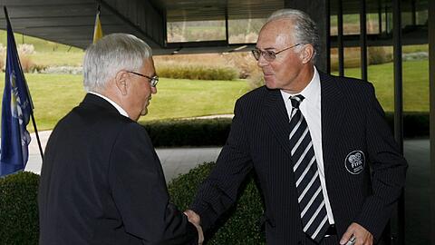 Gegen sie wird die Fifa-Ethikkommission 2016 wohl ermitteln: Theo Zwanziger und Franz Beckenbauer.
