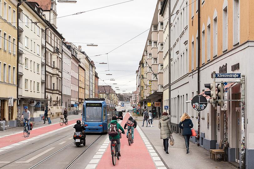 Kein Parkplatz nirgends: So stellen sich die Stadtrats-Grünen die Zukunft der Fraunhoferstraße vor.