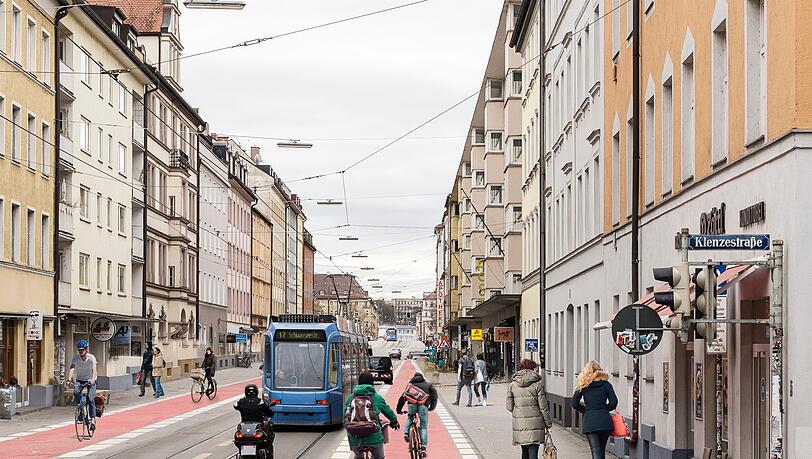 Kein Parkplatz nirgends: So stellen sich die Stadtrats-Grünen die Zukunft der Fraunhoferstraße vor. Kein Parkplatz nirgends: So stellen sich die Stadtrats-Grünen die Zukunft der Fraunhoferstraße vor.