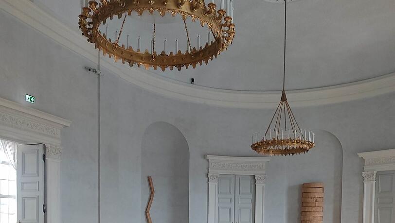 Wunderbar arrangiert in den Räumen der Residenz: Skulpturen von Rudolf Wachter. Wunderbar arrangiert in den Räumen der Residenz: Skulpturen von Rudolf Wachter.